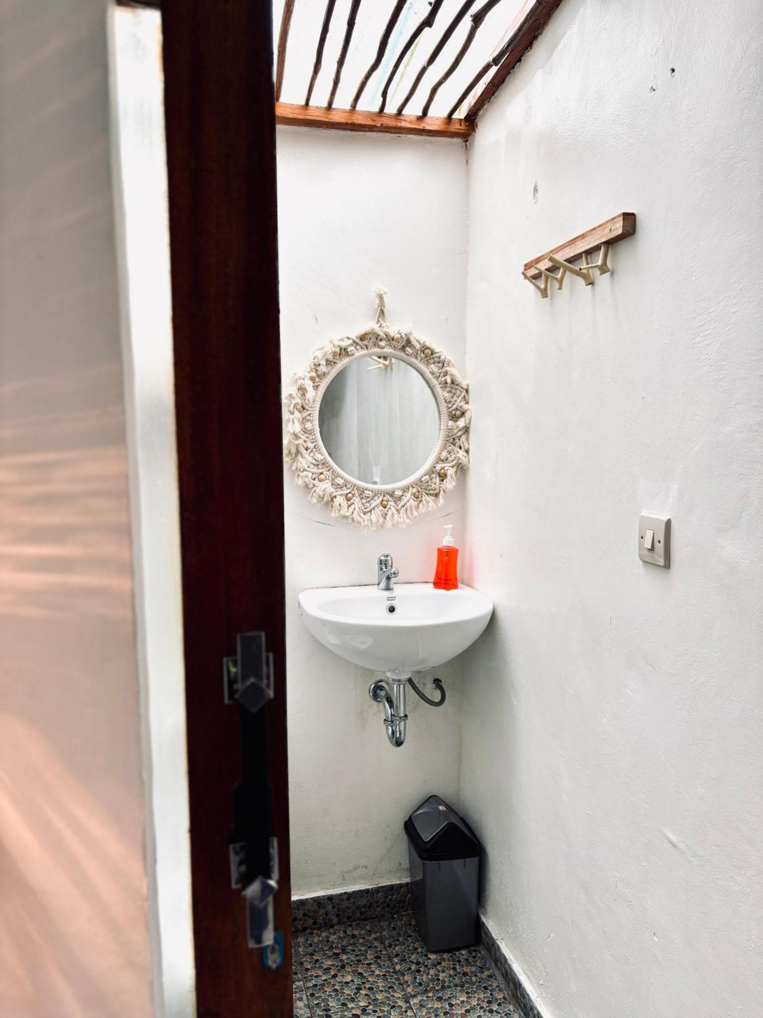 Anjani Larva Cottage - Homestay And Eatery Senaru Exterior photo